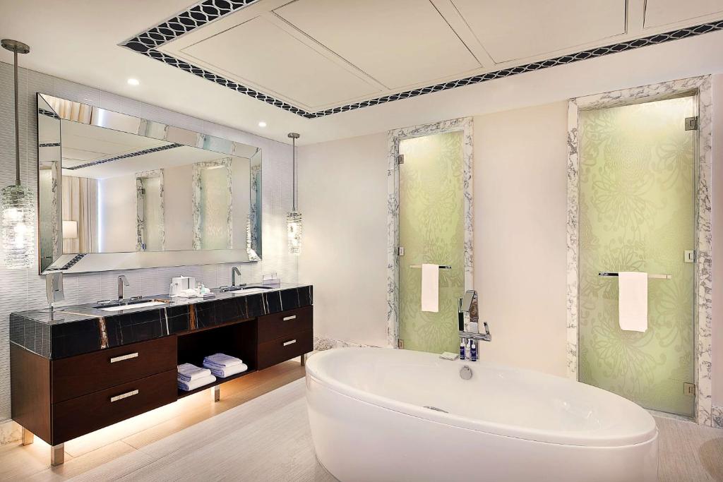 Hilton Metropolitan | Dubai Essentials | All-Inclusive Escape