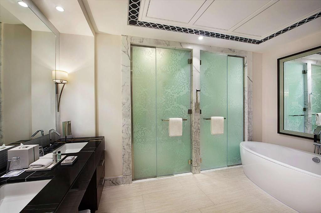 Hilton Metropolitan | Dubai Essentials | All-Inclusive Escape