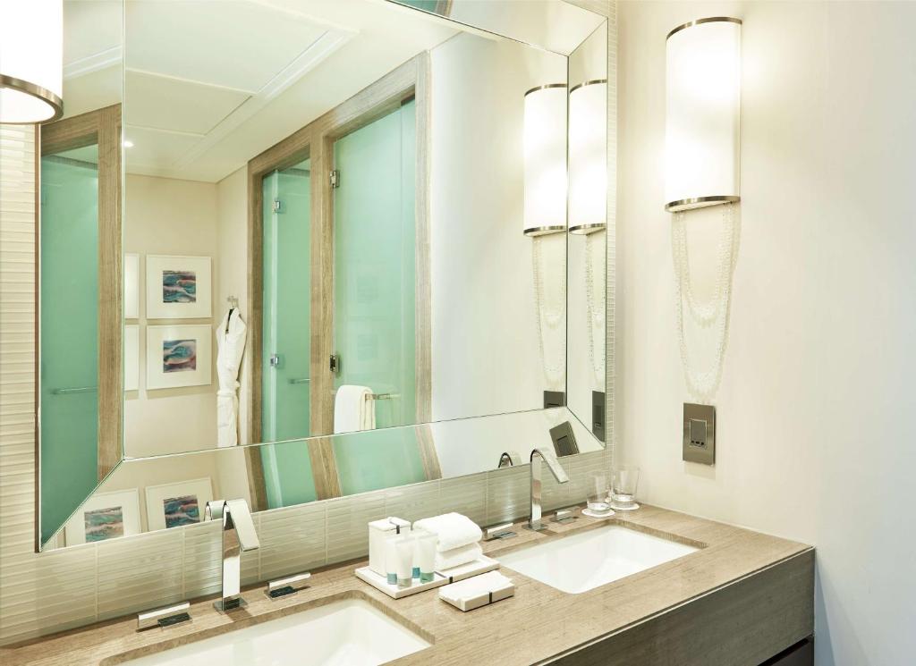 Hilton Metropolitan | Dubai Essentials | All-Inclusive Escape