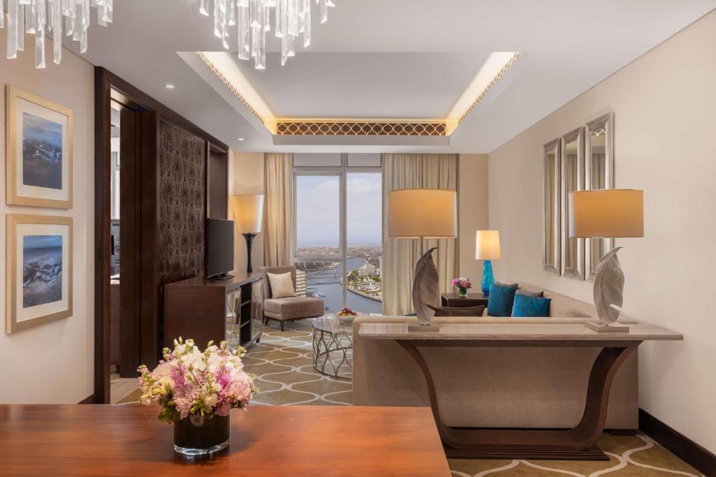 Hilton Metropolitan | Dubai Essentials | All-Inclusive Escape