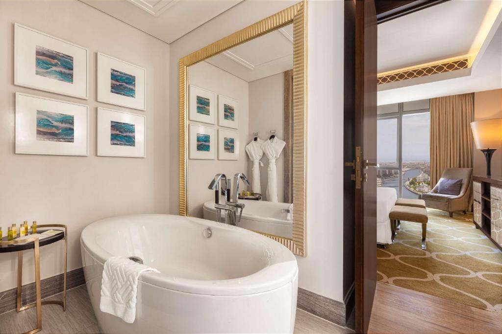 Hilton Metropolitan | Dubai Essentials | All-Inclusive Escape