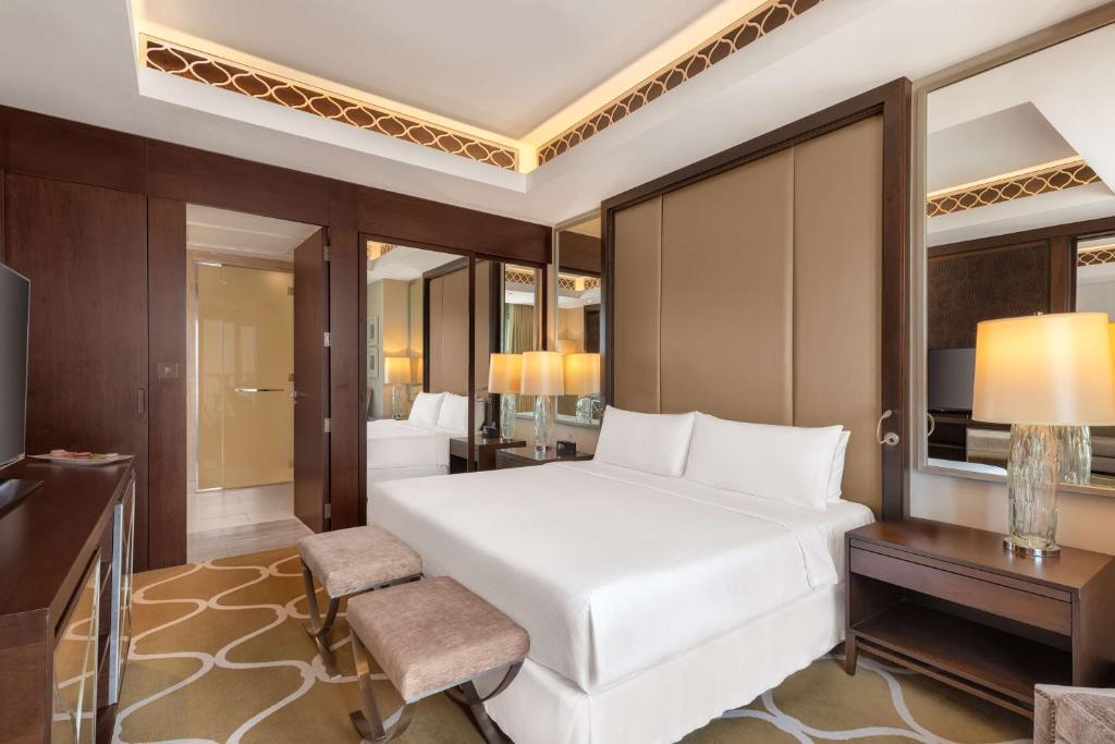 Hilton Metropolitan | Dubai Essentials | All-Inclusive Escape